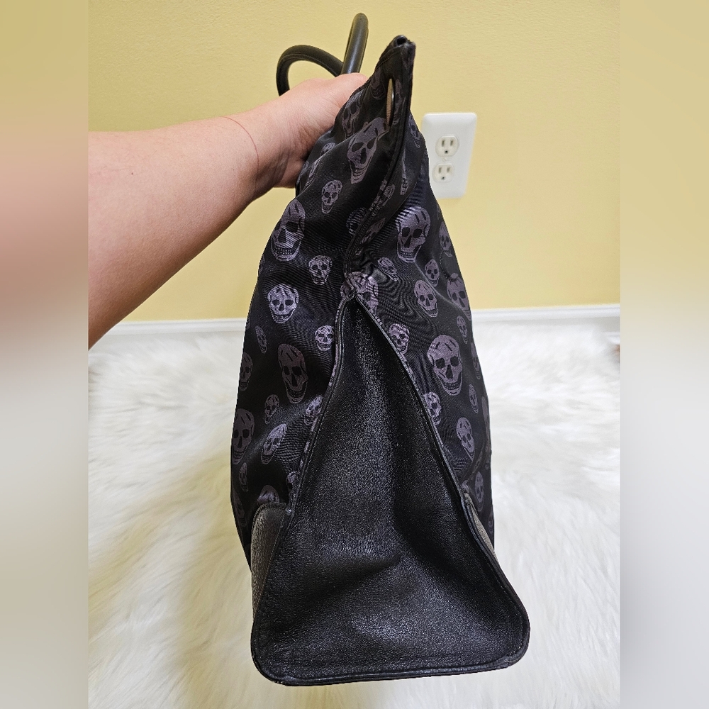 🎉🎉🎉HOST PICK🎉🎉🎉Alexander McQueen - Faithful De-Manta Tote - Picture 5 of 17